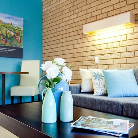 Ovens Valley Motor Inn Брайт Екстериор снимка