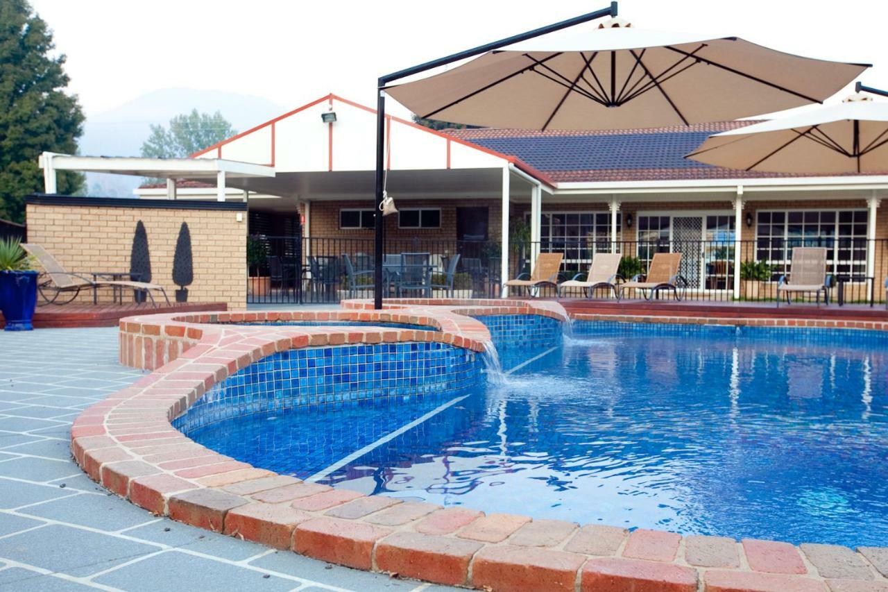 Ovens Valley Motor Inn Брайт Екстериор снимка