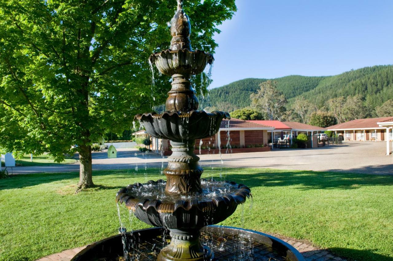Ovens Valley Motor Inn Брайт Екстериор снимка