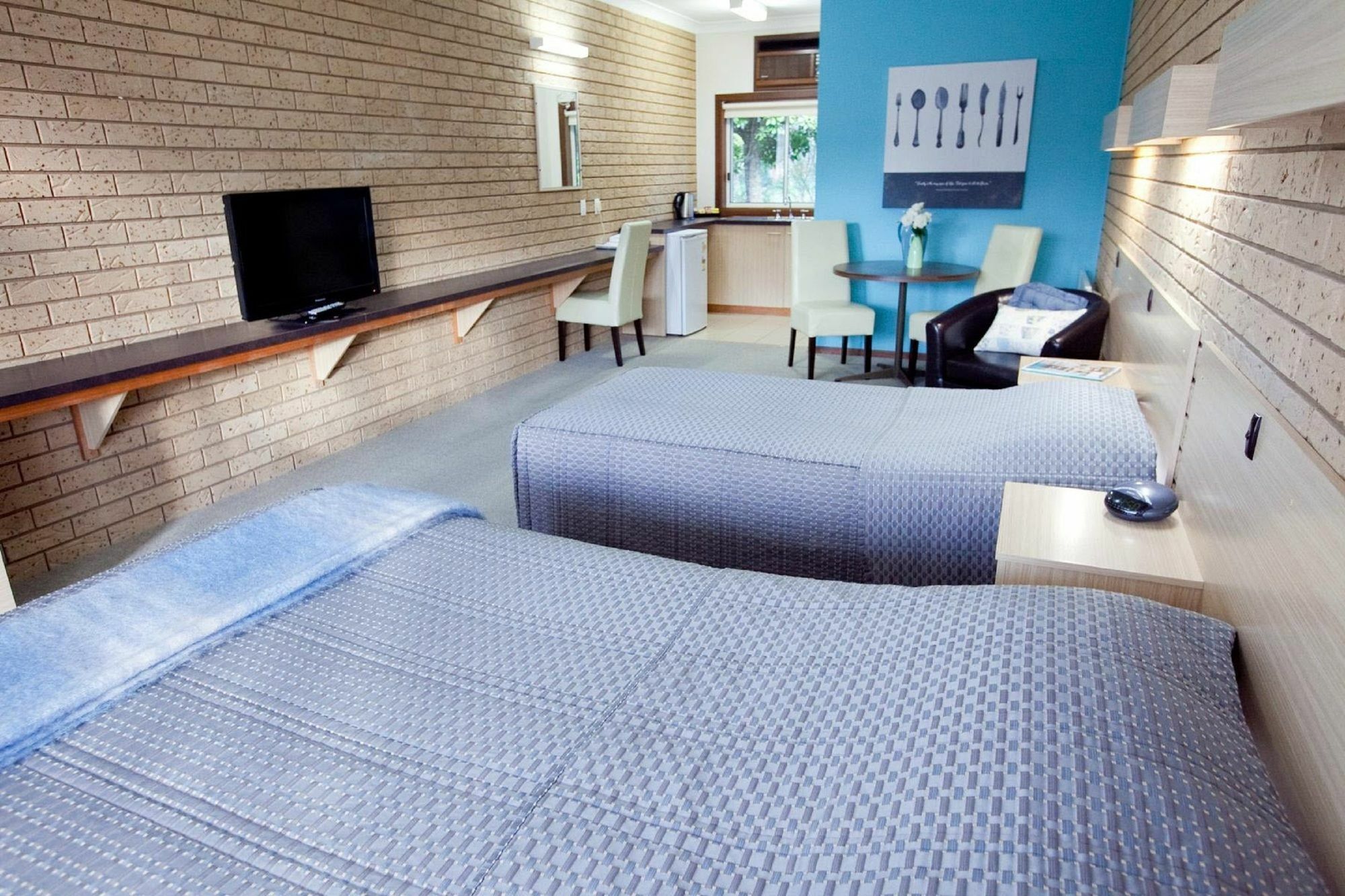 Ovens Valley Motor Inn Брайт Екстериор снимка