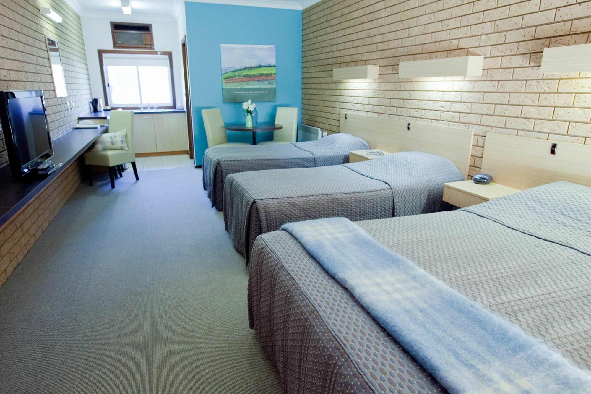 Ovens Valley Motor Inn Брайт Екстериор снимка