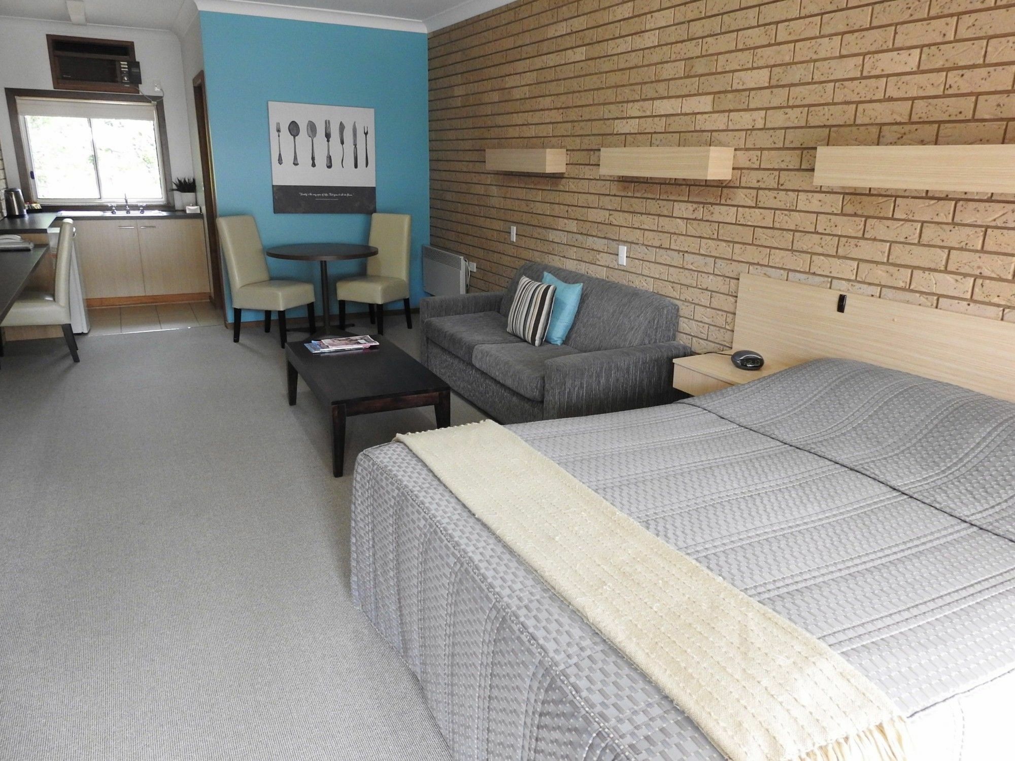 Ovens Valley Motor Inn Брайт Екстериор снимка